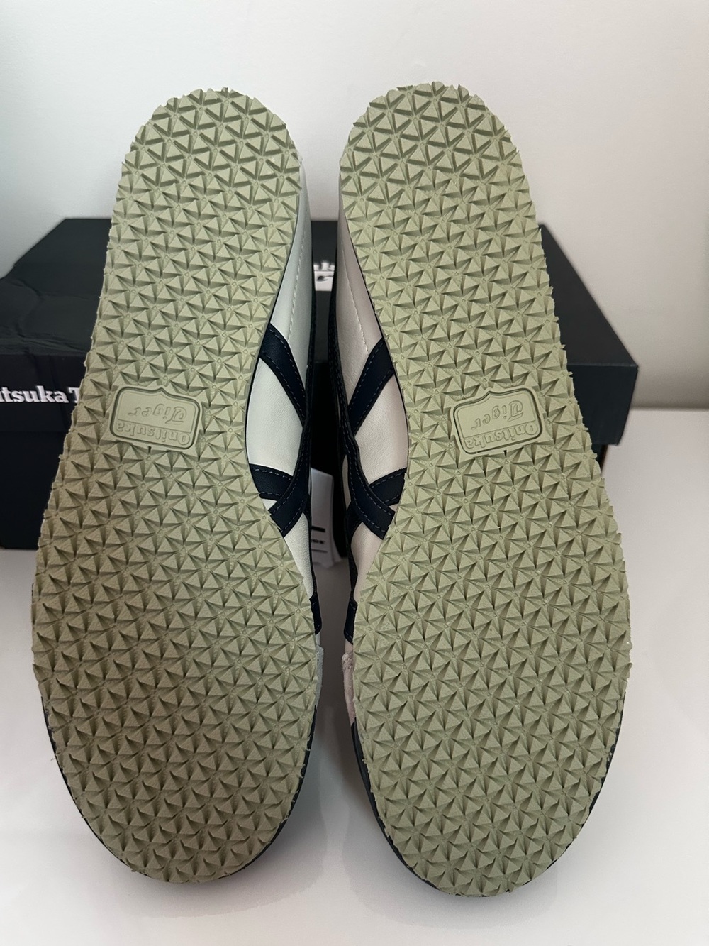 Onitsuka Tiger Men's Beige and Black Mexico 66 Sneaker Unisex Size 8 - Picture 8 of 10